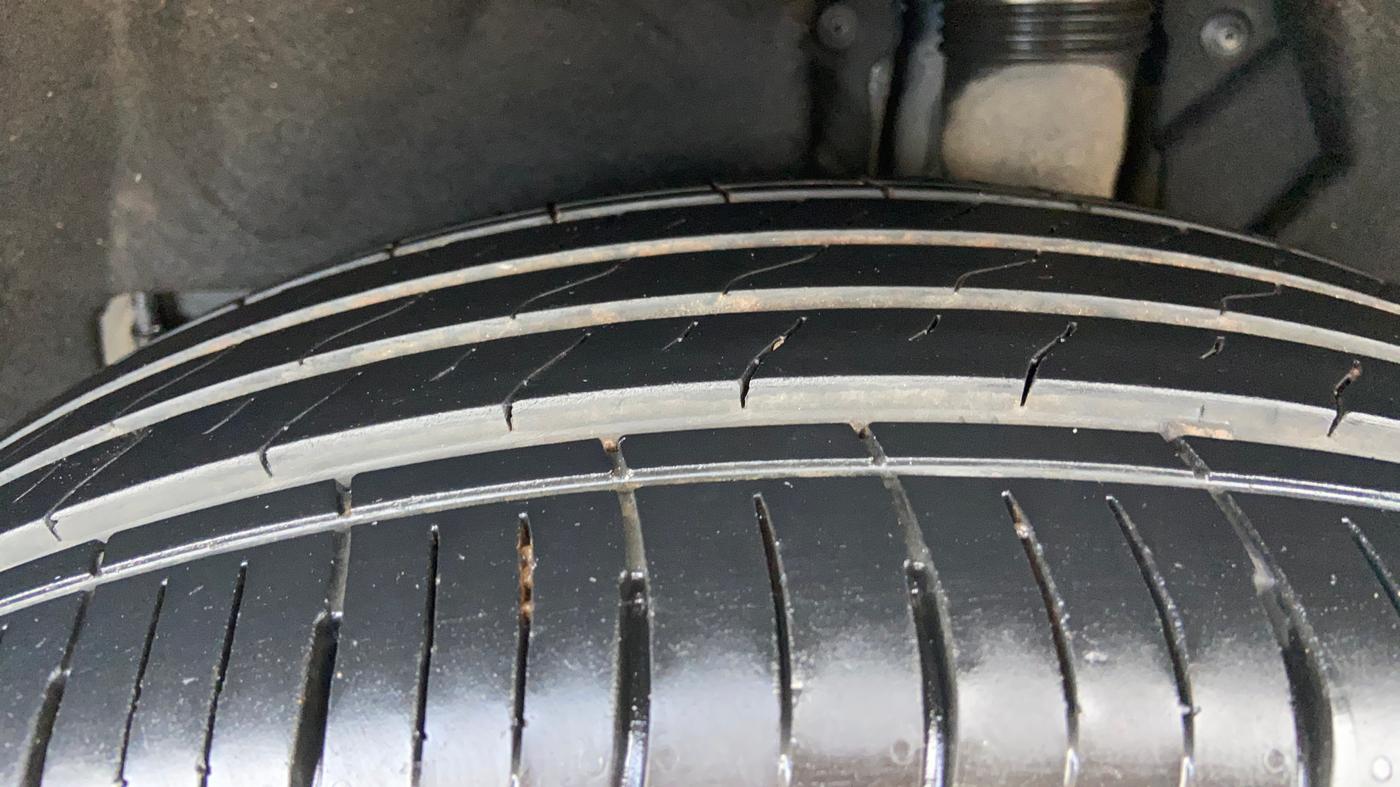 2022 Mahindra XUV700 AX 5 P AT 5 STR, Petrol, Automatic, 20,014 km, Left Rear Tyre Tread