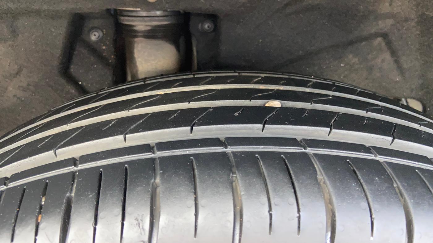 2022 Mahindra XUV700 AX 5 P AT 5 STR, Petrol, Automatic, 20,014 km, Right Rear Tyre Tread