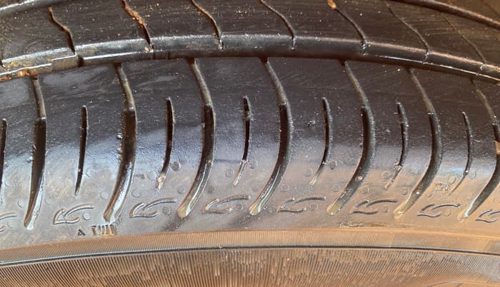 2018 Maruti Swift ZXI AMT, Petrol, Automatic, 1,49,965 km, Right Rear Tyre Tread