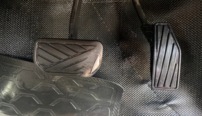 2018 Maruti Swift ZXI AMT, Petrol, Automatic, 1,49,965 km, Pedals