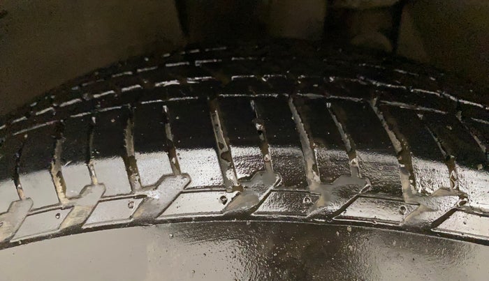 2018 Mahindra XUV500 W10 AT, Diesel, Automatic, 99,702 km, Left Front Tyre Tread