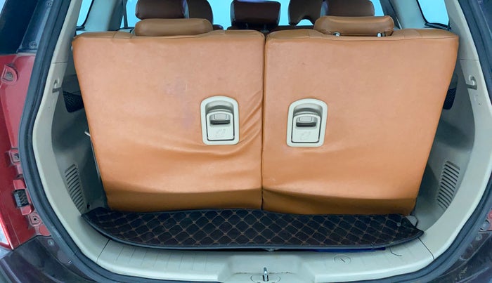 2018 Mahindra XUV500 W10 AT, Diesel, Automatic, 99,702 km, Boot Inside