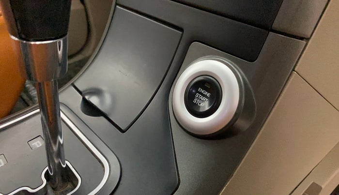 2018 Mahindra XUV500 W10 AT, Diesel, Automatic, 99,702 km, Keyless Start/ Stop Button