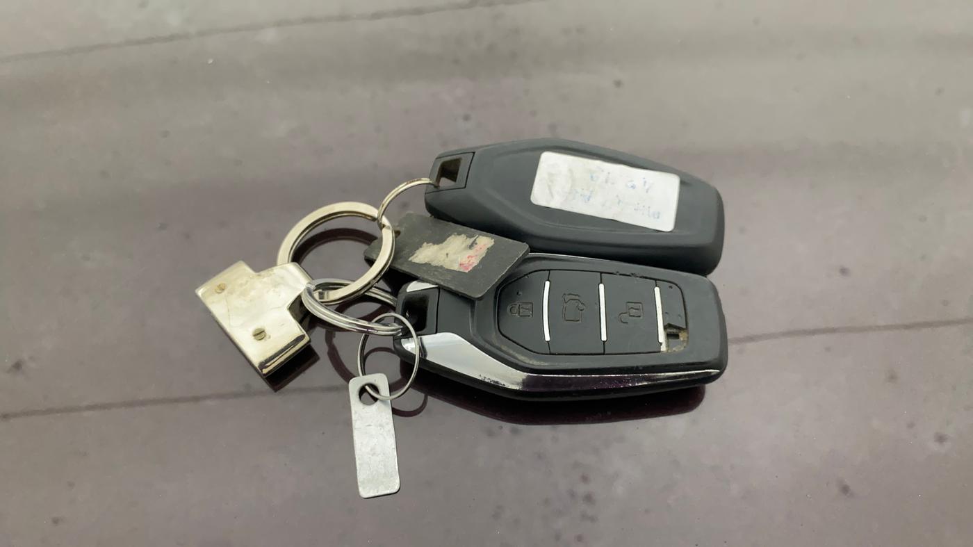 2018 Mahindra XUV500 W10 AT, Diesel, Automatic, 99,702 km, Key Close Up