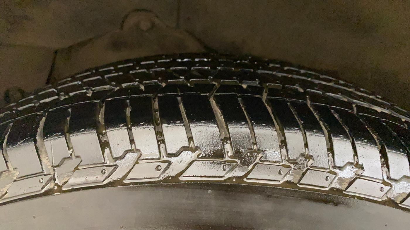 2018 Mahindra XUV500 W10 AT, Diesel, Automatic, 99,702 km, Right Rear Tyre Tread