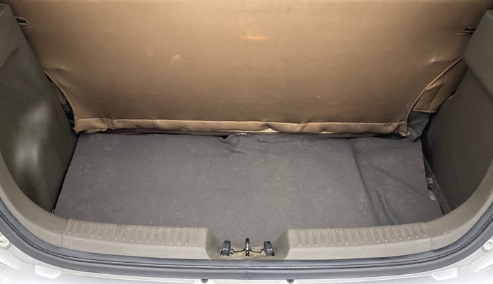 2014 Hyundai i10 MAGNA 1.1, Petrol, Manual, 36,861 km, Boot Inside