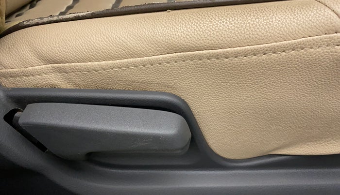 2010 Maruti Swift VXI, Petrol, Manual, 93,897 km, Driver Side Adjustment Panel