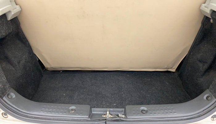 2010 Maruti Swift VXI, Petrol, Manual, 93,897 km, Boot Inside