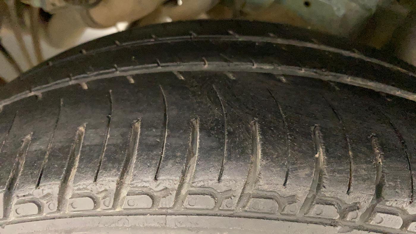 2016 Mahindra Kuv100 K8 D 6 STR, Diesel, Manual, 97,857 km, Left Rear Tyre Tread