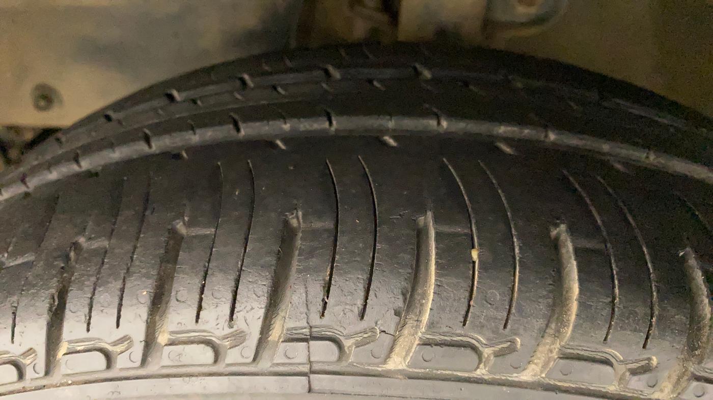 2016 Mahindra Kuv100 K8 D 6 STR, Diesel, Manual, 97,857 km, Left Front Tyre Tread