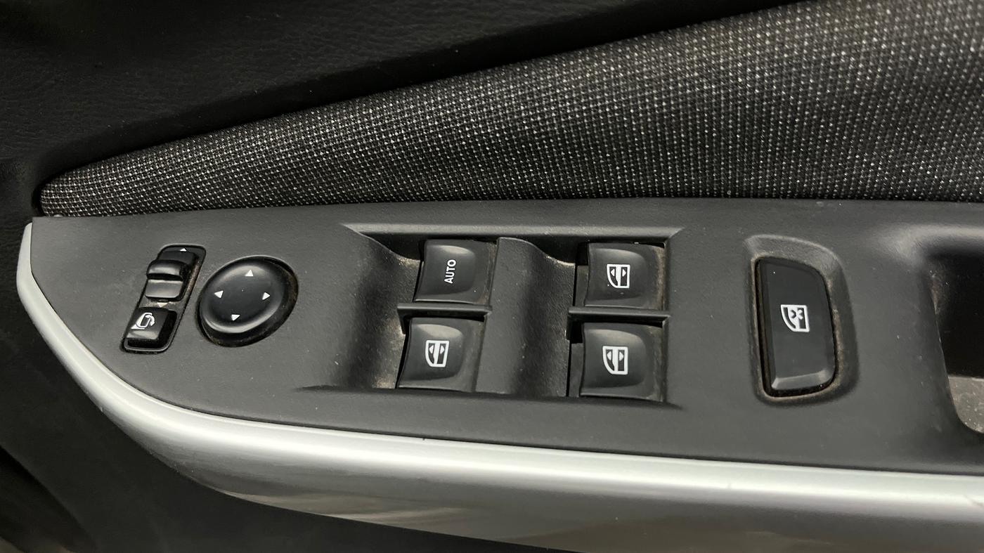 2021 Nissan MAGNITE XV PREMIUM TURBO (O), Petrol, Manual, 56,284 km, Driver Side Door Panels Control