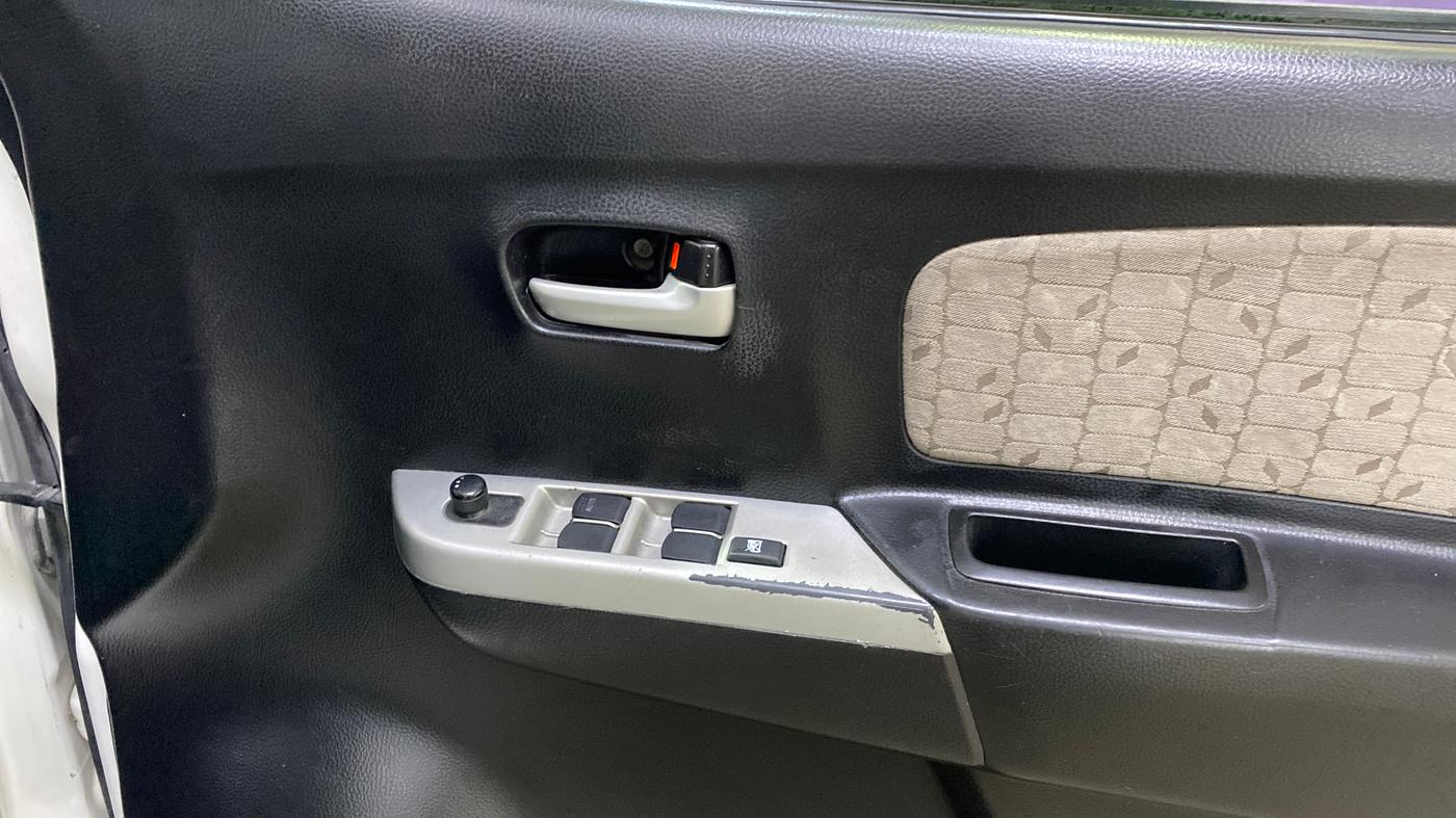 2014 Maruti Wagon R 1.0 VXI, Petrol, Manual, 81,790 km, Driver Side Door Panels Control