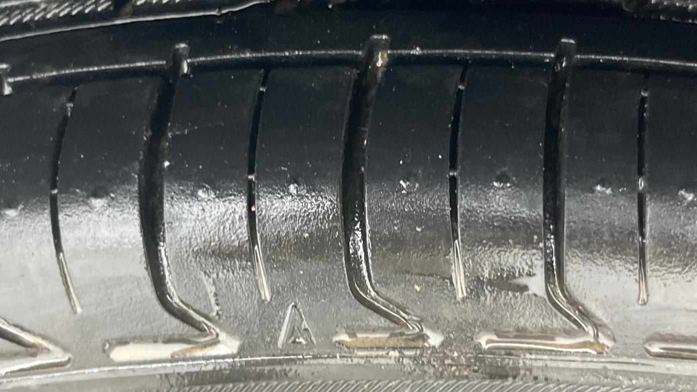 2018 Maruti Ciaz ZETA 1.5 SHVS MT PETROL, Petrol, Manual, 59,225 km, Right Rear Tyre Tread