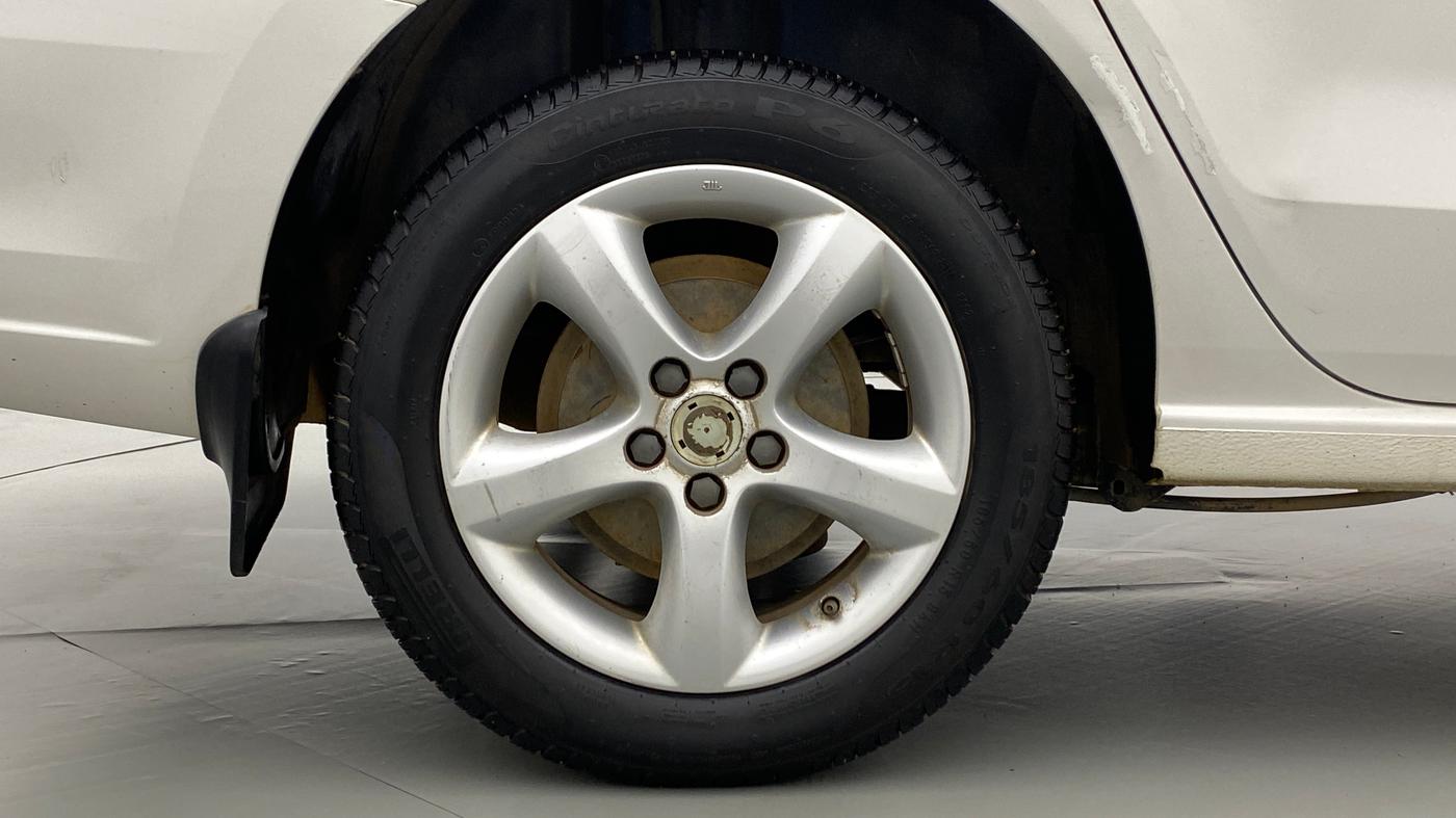 2012 Skoda Rapid ELEGANCE 1.6 MPFI MT, Petrol, Manual, 50,204 km, Right Rear Wheel