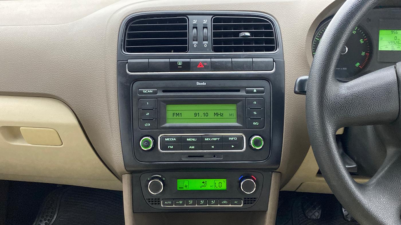 2012 Skoda Rapid ELEGANCE 1.6 MPFI MT, Petrol, Manual, 50,204 km, Air Conditioner