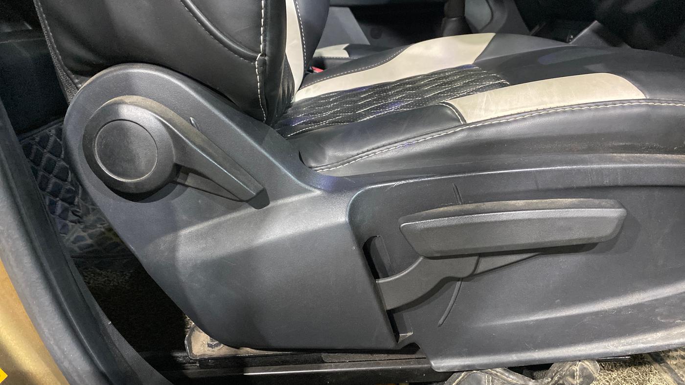 2023 Tata PUNCH ACCOMPLISHED MT CNG, CNG, Manual, 48,464 km, Driver Side Adjustment Panel