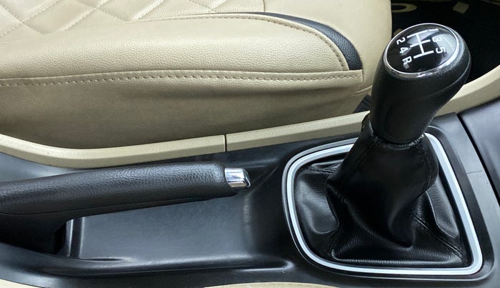 2016 Maruti Ciaz VDI+ SHVS, Diesel, Manual, 1,01,167 km, Gear Lever