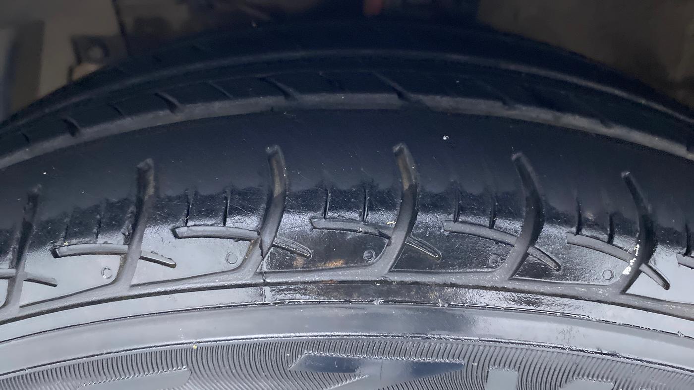 2016 Maruti Ciaz VDI+ SHVS, Diesel, Manual, 1,01,167 km, Left Front Tyre Tread