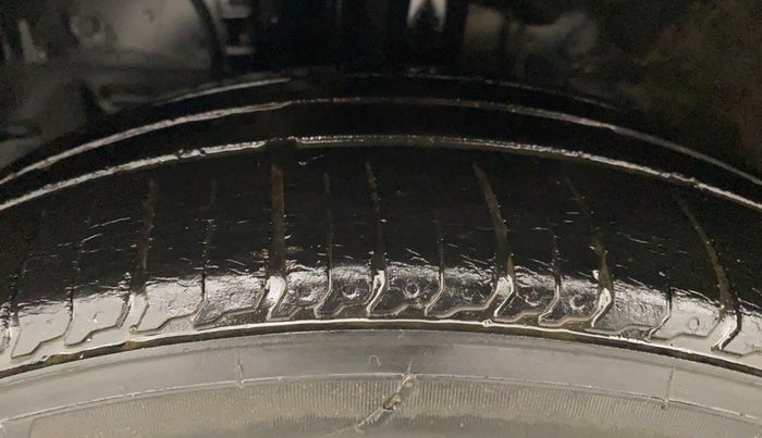 2014 Toyota Etios V, Petrol, Manual, 81,689 km, Left Front Tyre Tread