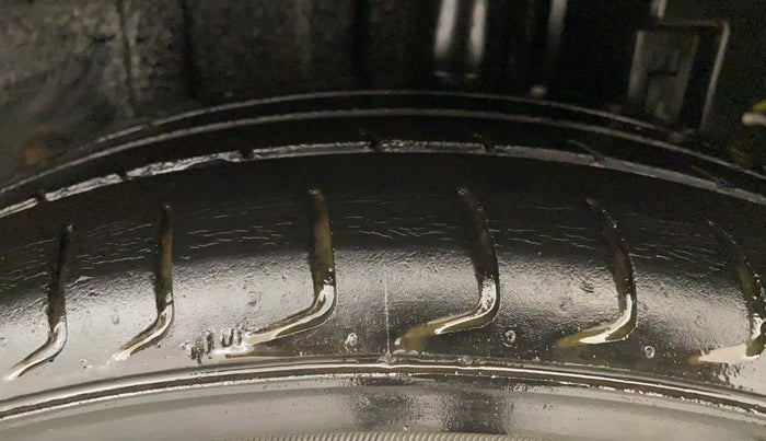 2014 Toyota Etios V, Petrol, Manual, 81,689 km, Left Rear Tyre Tread