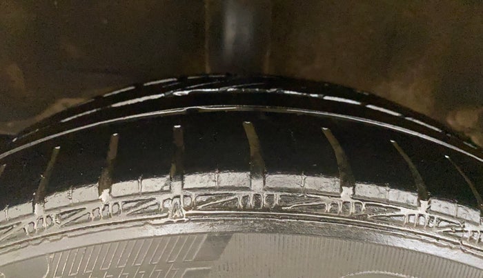 2014 Toyota Etios V, Petrol, Manual, 81,689 km, Right Rear Tyre Tread