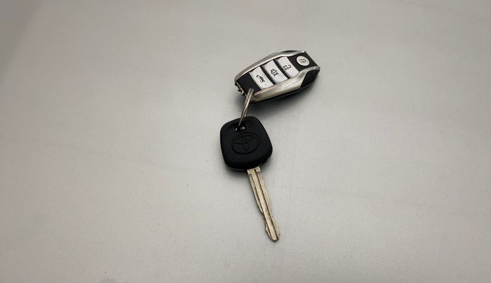 2014 Toyota Etios V, Petrol, Manual, 81,689 km, Key Close Up