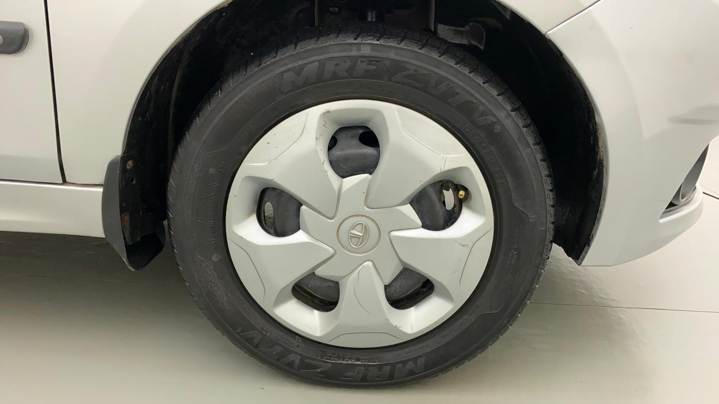 2019 Tata Tiago XT DIESEL, Diesel, Manual, 74,750 km, Right Front Wheel