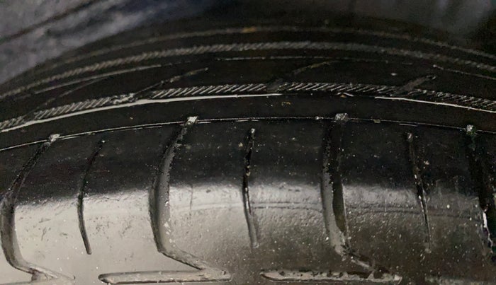 2015 Maruti Wagon R Stingray VXI, Petrol, Manual, 52,524 km, Left Rear Tyre Tread