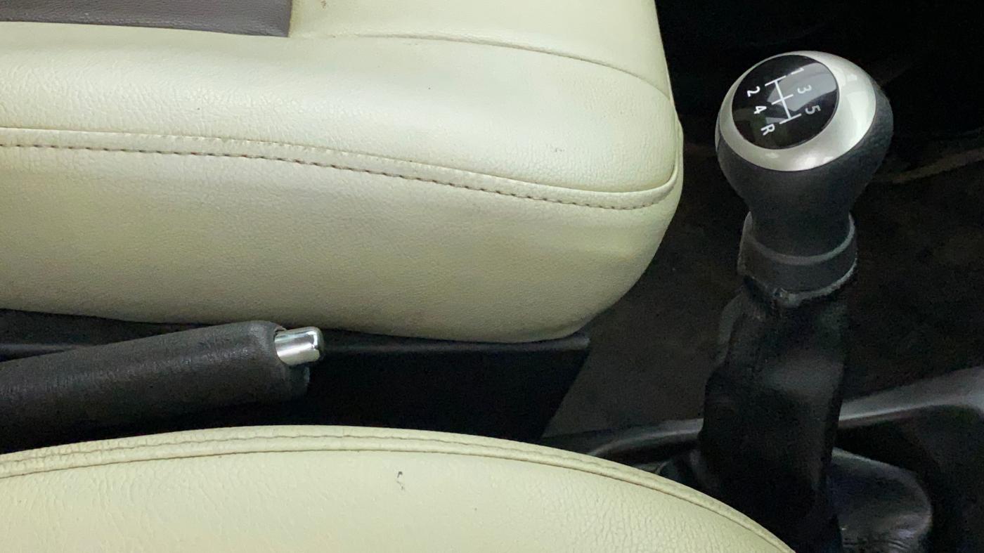 2015 Maruti Wagon R Stingray VXI, Petrol, Manual, 52,524 km, Gear Lever