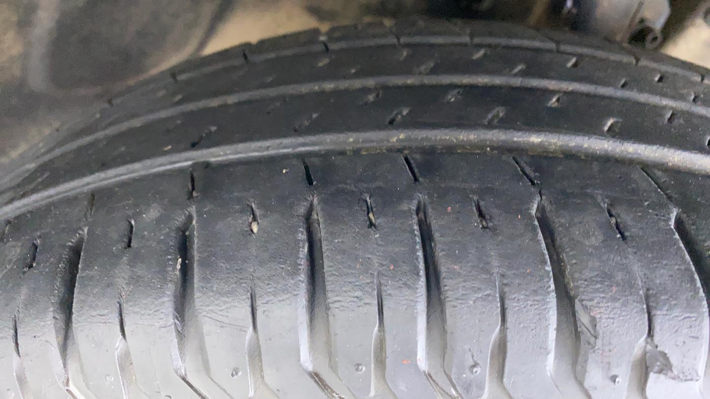 2019 Maruti Dzire ZXI AMT, Petrol, Automatic, 31,142 km, Right Front Tyre Tread