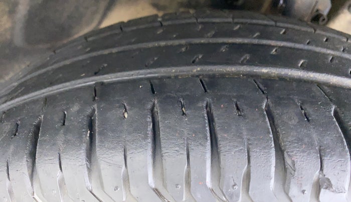 2019 Maruti Dzire ZXI AMT, Petrol, Automatic, 31,142 km, Right Front Tyre Tread