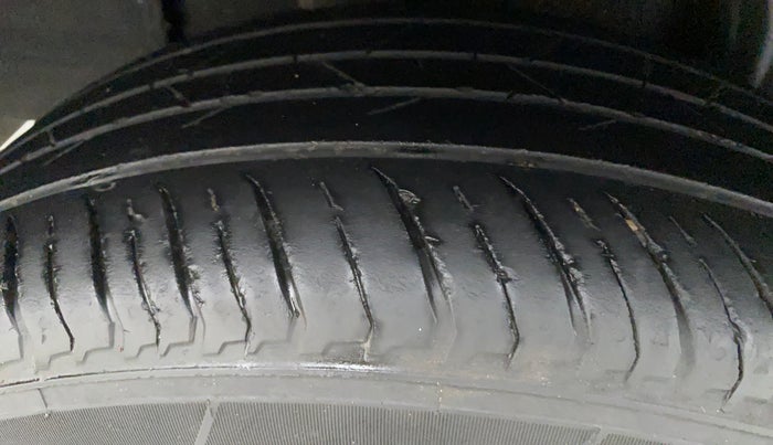 2021 Nissan MAGNITE XL TURBO, Petrol, Manual, 33,239 km, Right Rear Tyre Tread