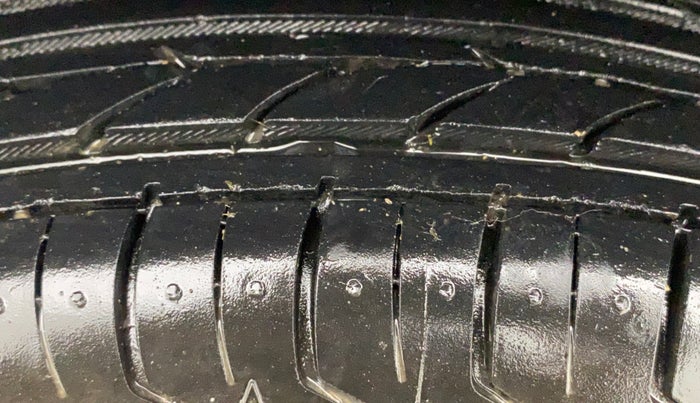 2018 Datsun Redi Go A, Petrol, Manual, 83,349 km, Right Rear Tyre Tread