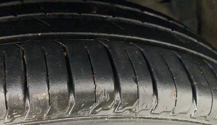 2016 Maruti Baleno DELTA PETROL 1.2, Petrol, Manual, 84,522 km, Right Front Tyre Tread