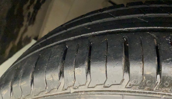 2016 Maruti Baleno DELTA PETROL 1.2, Petrol, Manual, 84,522 km, Left Front Tyre Tread