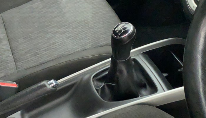 2016 Maruti Baleno DELTA PETROL 1.2, Petrol, Manual, 84,522 km, Gear lever - Boot cover slightly torn