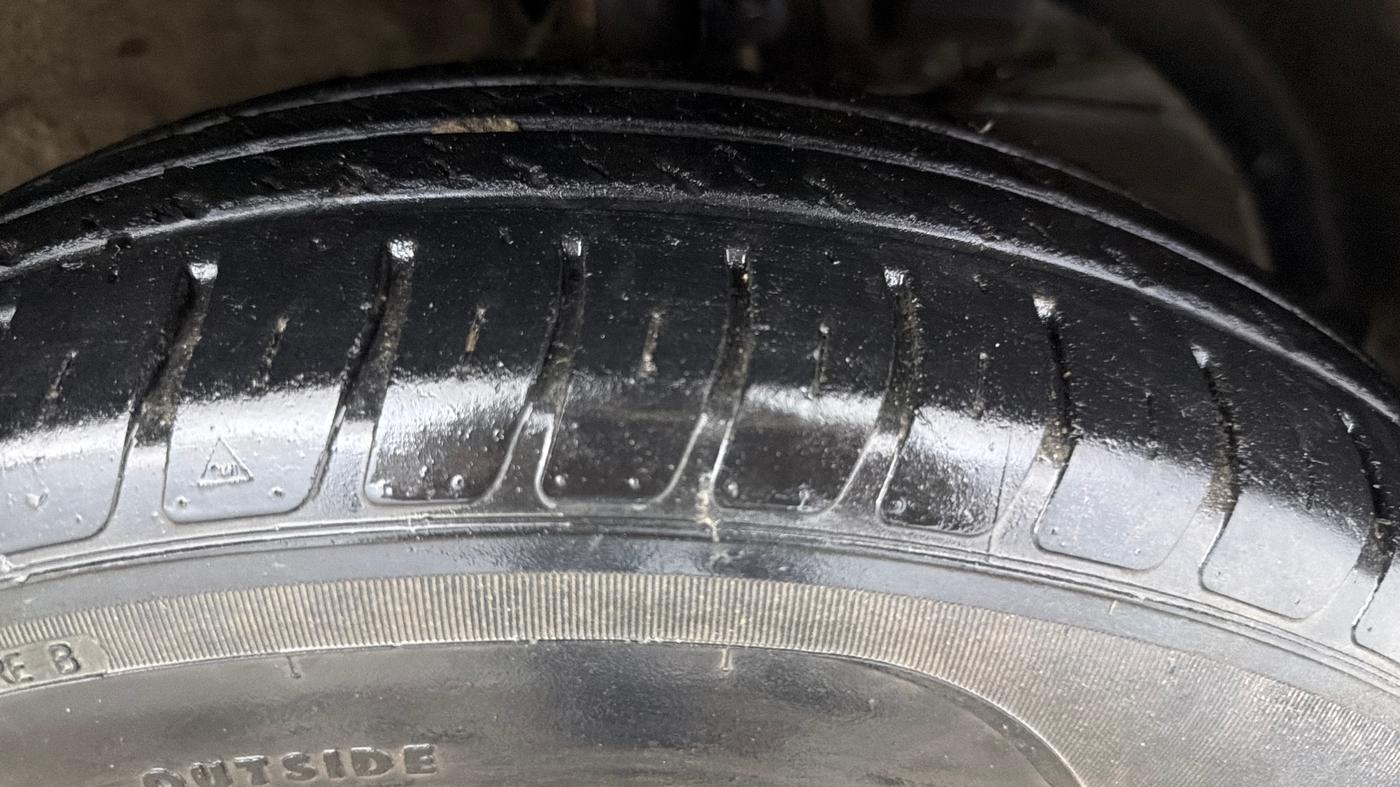 2018 Maruti Dzire VXI AMT, Petrol, Automatic, 58,468 km, Right Front Tyre Tread