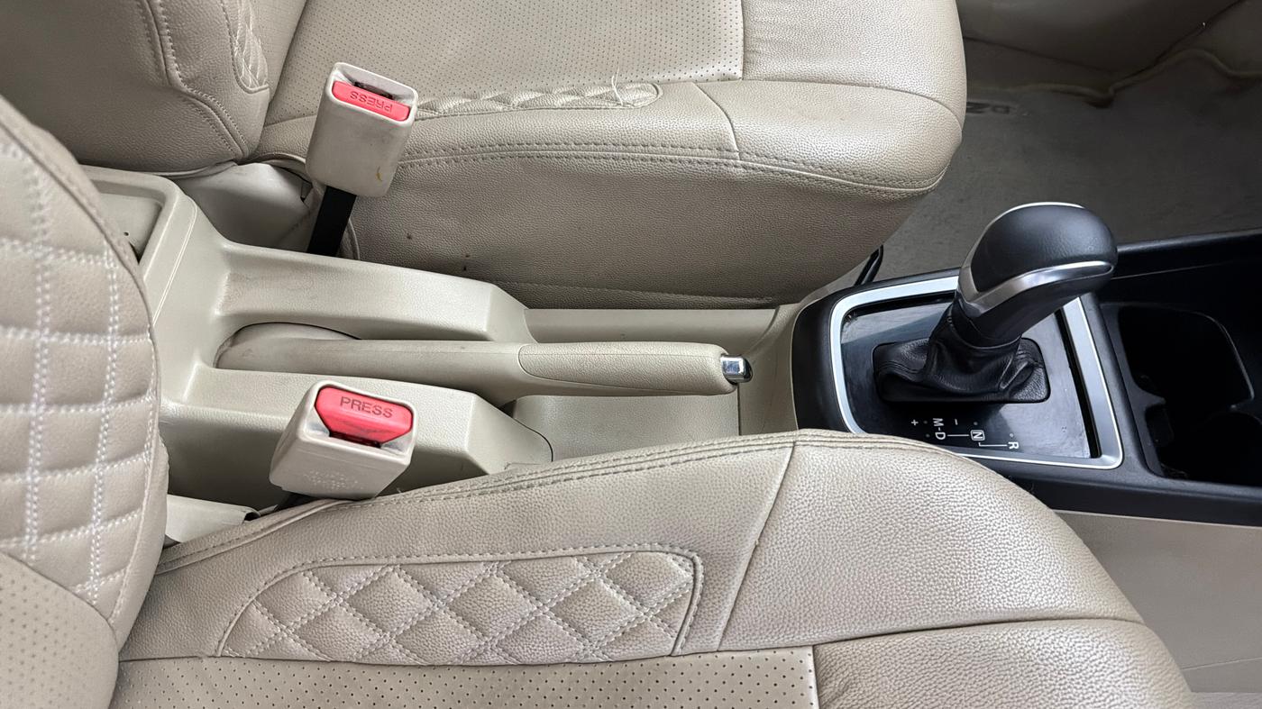 2018 Maruti Dzire VXI AMT, Petrol, Automatic, 58,468 km, Gear Lever