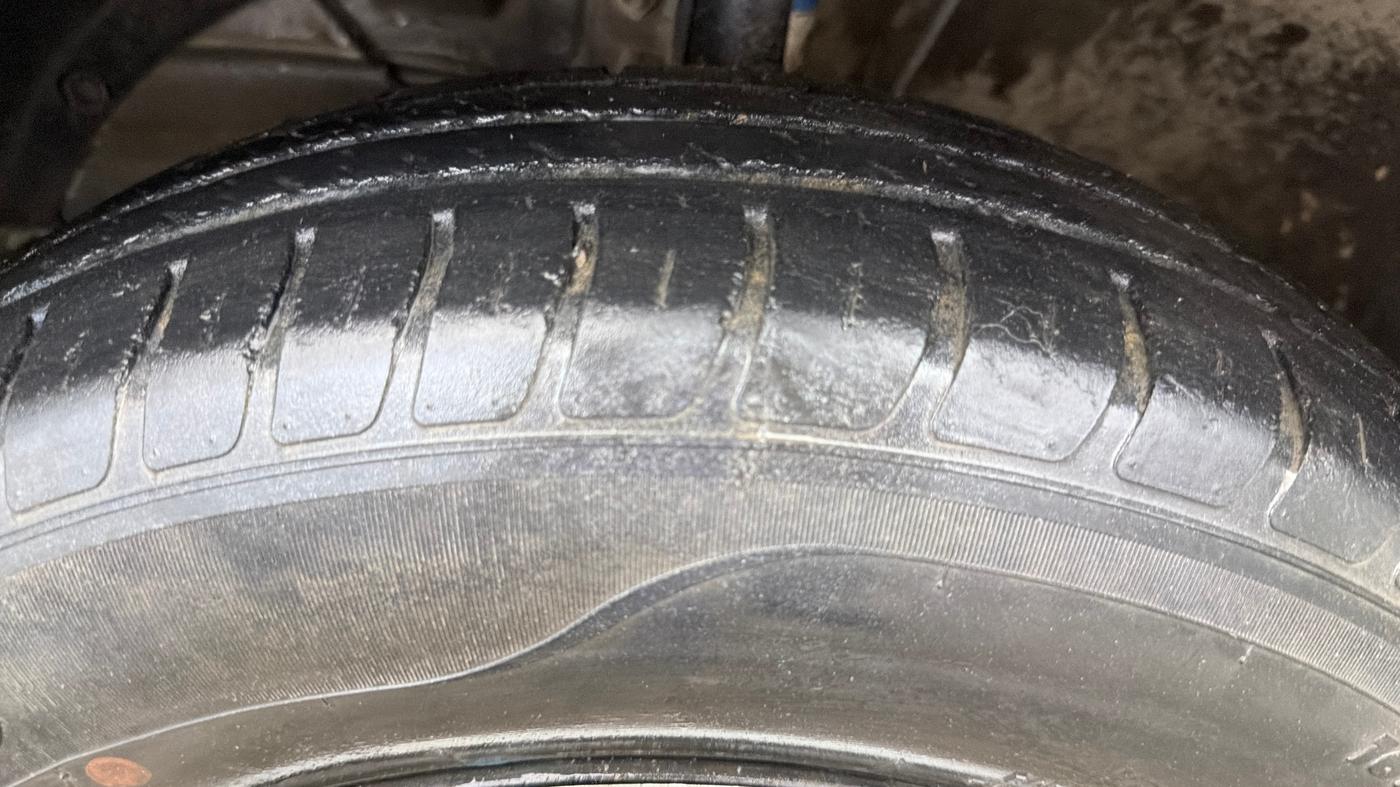 2018 Maruti Dzire VXI AMT, Petrol, Automatic, 58,468 km, Left Front Tyre Tread