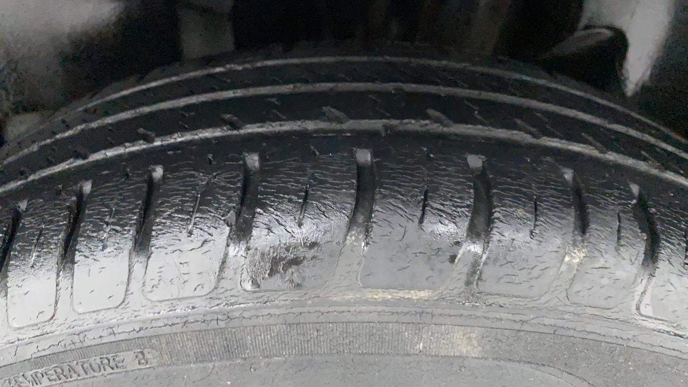 2018 Maruti Swift VXI D, Petrol, Manual, 31,342 km, Left Rear Tyre Tread