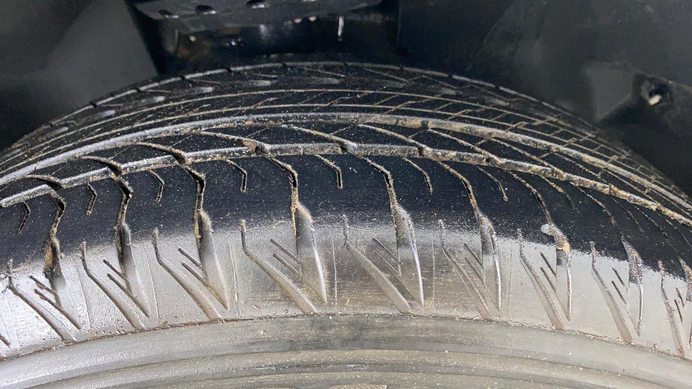 2021 Tata Safari XZA+  KRYOTEC, Diesel, Automatic, 16,533 km, Right Front Tyre Tread