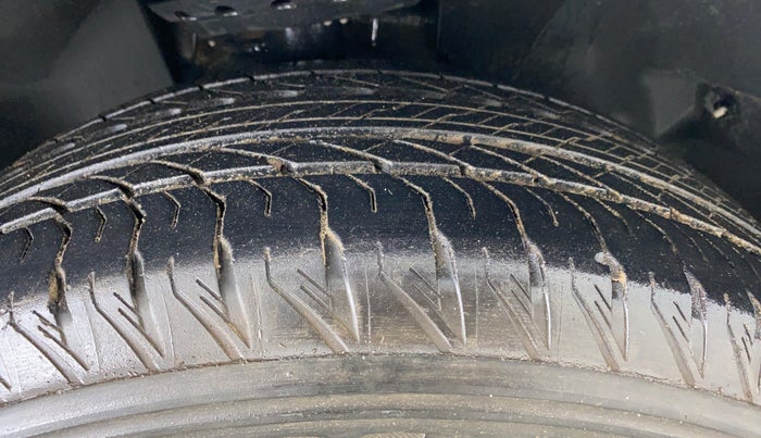 2021 Tata Safari XZA+  KRYOTEC, Diesel, Automatic, 16,533 km, Right Front Tyre Tread