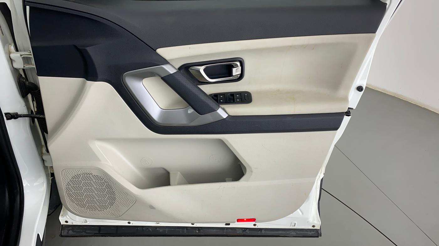 2021 Tata Safari XZA+  KRYOTEC, Diesel, Automatic, 16,533 km, Driver Side Door Panels Control