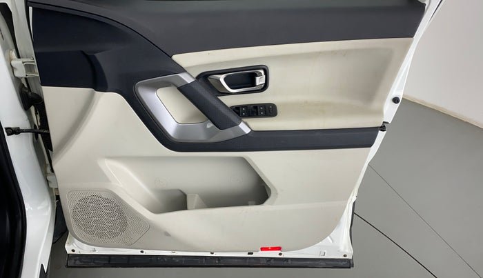 2021 Tata Safari XZA+  KRYOTEC, Diesel, Automatic, 16,533 km, Driver Side Door Panels Control