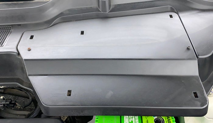 2021 Tata Safari XZA+  KRYOTEC, Diesel, Automatic, 16,533 km, Bonnet (hood) - Cowl vent panel has minor damage