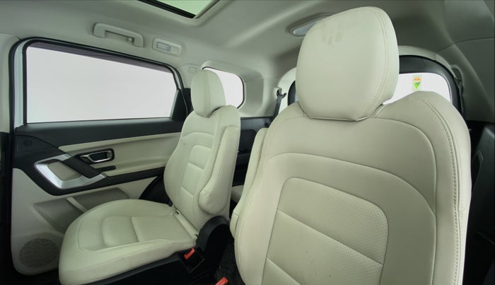 2021 Tata Safari XZA+  KRYOTEC, Diesel, Automatic, 16,533 km, Right Side Rear Door Cabin