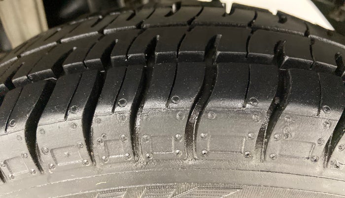 2018 Maruti Alto 800 LXI, Petrol, Manual, 21,316 km, Left Rear Tyre Tread