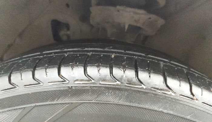 2017 Hyundai Verna 1.6 VTVT SX, Petrol, Manual, 82,518 km, Left Front Tyre Tread