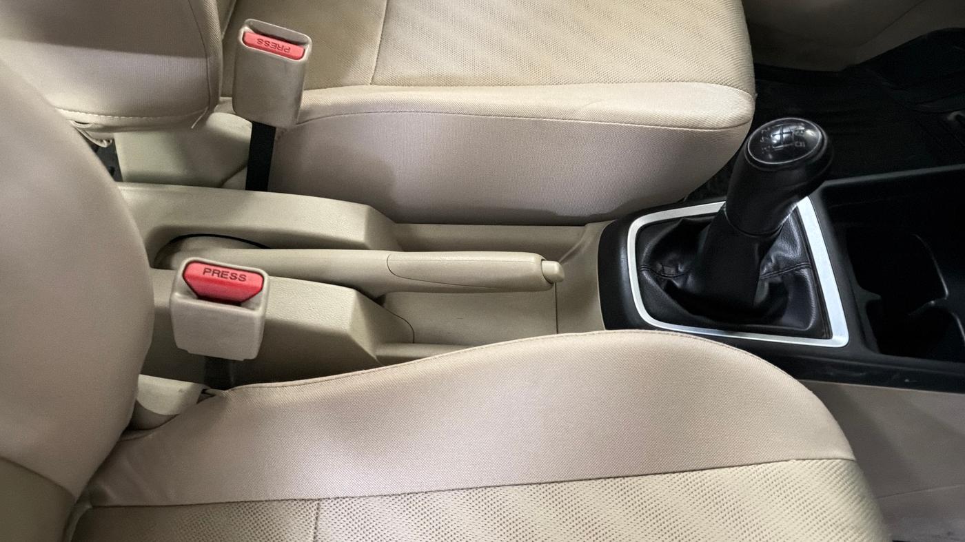 2018 Maruti Dzire LXI, Petrol, Manual, 70,035 km, Gear Lever