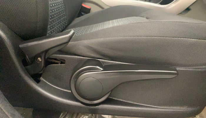 2019 Tata NEXON XZ PLUS DIESEL, Diesel, Manual, 1,26,225 km, Driver Side Adjustment Panel